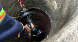 TPHCM: Giải cứu người đàn ông rơi xuống giếng sâu 35 m