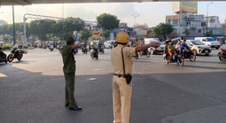 CSGT TPHCM túc trực sáng sớm đến khuya đón người dân quay lại thành phố