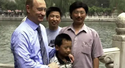 Tổng thống Putin gặp lại “cậu bé” chụp ảnh cùng ở Bắc Kinh 26 năm trước