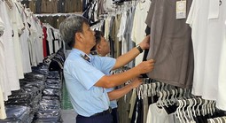 Hàng giả bày bán công khai, Chi cục Quản lý thị trường TPHCM nói đã làm ngày, làm đêm