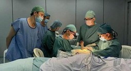 Cấp cứu người đàn ông bị tai nạn giao thông rớt tinh hoàn