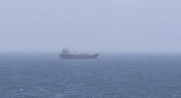 Mỹ lên tàu dầu Iran kiểm tra, eo biển Hormuz nóng rực
