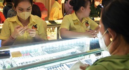 Giá vàng hôm nay 22-5: Tiếp tục nóng lên