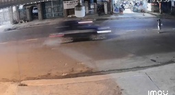 CLIP: Taxi tông một người đi bộ tử vong