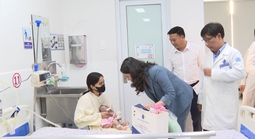 Trao 600 triệu đồng hỗ trợ bệnh nhi khó khăn tại Bệnh viện Nhi Đồng 1
