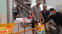 Bên trong đường dây sản xuất phân bón giả nhãn hiệu nổi tiếng 