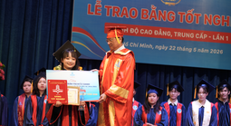 Nữ sinh gây ấn tượng mạnh khi trở thành thủ khoa cả đầu vào lẫn đầu ra