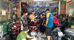 CSGT kiểm tra 3 tiệm sửa xe ở Thủ Đức, yêu cầu không độ xe