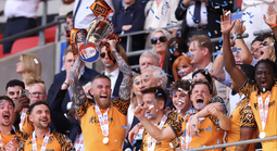 Thắng trận cầu bạc tỉ, Hull City trở lại đấu trường Ngoại hạng Anh