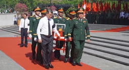 Thủ tướng Lê Minh Hưng dự lễ truy điệu, an táng hài cốt liệt sĩ tại Quảng Trị