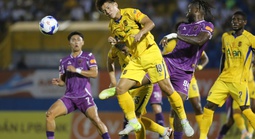 "Người nhện" U23 Việt Nam giúp Sông Lam Nghệ An trụ hạng V-League