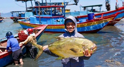 Ngư dân phấn khởi khi trúng đậm “lộc biển”
