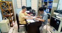 Giao canô cho con 4 tuổi lái, người cha ở Đồng Tháp bị phạt nặng