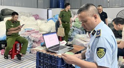 Khởi tố vụ án sản xuất băng vệ sinh giả quy mô hàng chục ngàn gói