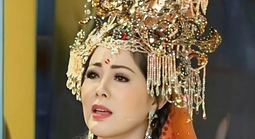 Nghệ sĩ Phượng Nga mang vở "Ánh đạo vàng" đi qua những mùa Phật đản