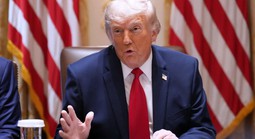 Ông Donald Trump dội gáo nước lạnh lên đề xuất của Nga về uranium Iran