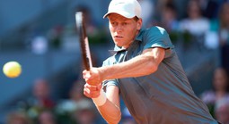 Sinner vượt Djokovic, Nadal, thành tay vợt đầu tiên vô địch liên tiếp 5 Masters 1000