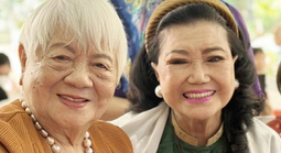 Kỳ nữ Kim Cương chúc mừng đạo diễn Xuân Phượng, ngòi bút "trẻ" 97 tuổi ra sách mới