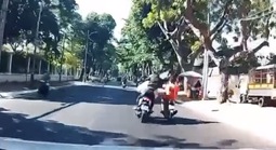 Clip gây phẫn nộ bị đánh từ phía sau, người đàn ông ngã nhào giữa đường