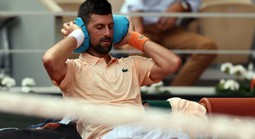 Djokovic thua ngược tài năng trẻ Brazil ở vòng 3