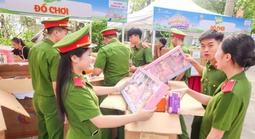 Hơn 18.000 phần quà tặng bệnh nhi dịp 1-6