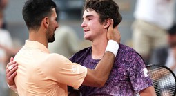Thua Fonseca tuổi 19, Djokovic chưa hết thời!
