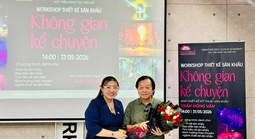 Họa sĩ Trần Hồng Vân truyền cảm hứng cho giới trẻ đến với nghề thiết kế sân khấu