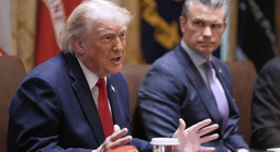 Iran nhắc tới 12 tỉ USD; ông Donald Trump cứng rắn