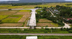 Vì sao cầu vượt đường sắt Bắc - Nam thuộc dự án 442 tỉ đồng ở Thanh Hóa dừng thi công?