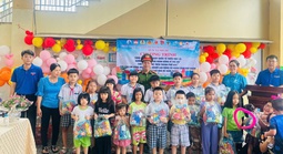 Tạo sân chơi cho con người lao động trong dịp hè