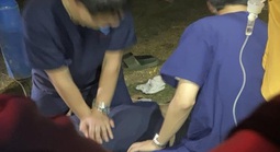 Đang đá bóng, thủ môn bất ngờ gục xuống sân tử vong