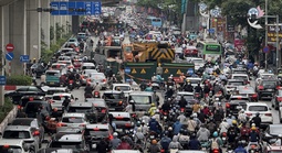 Nhiều điểm giao thông ở Hà Nội ùn tắc trong ngày đầu tiên đi làm trở lại sau kỳ nghỉ lễ