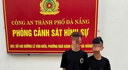Nam thiếu niên rủ bạn đột nhập phòng ngủ của mẹ mình