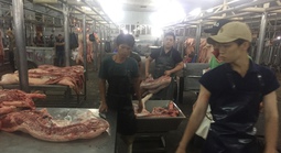Giá heo hơi hôm nay, 7-5: Heo mảnh, heo pha lóc đều giảm