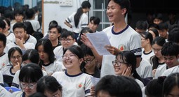 Không khí đặc biệt ở lớp luyện thi miễn phí ở TPHCM