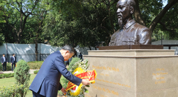 Tổng Bí thư, Chủ tịch nước Tô Lâm tưởng niệm Lãnh tụ Mahatma Gandhi và Chủ tịch Hồ Chí Minh