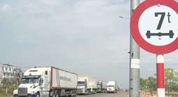 Lý do hàng trăm xe container chở sầu riêng ùn ứ ở TP Đồng Nai