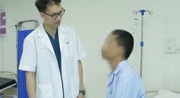 Người đàn ông bị em họ cắn đứt môi