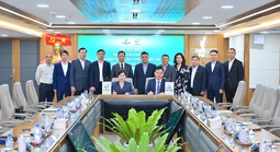 PVOIL hợp tác với V-Green triển khai hơn 3.000 tủ đổi pin xe máy điện trên toàn quốc