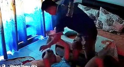 Công an phường làm việc với người bạo hành con riêng của “vợ hờ” ở TPHCM