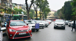 Hà Nội muốn thu phí tối đa tới 400.000 đồng/m2 vỉa hè, lòng đường làm nơi trông giữ ô tô