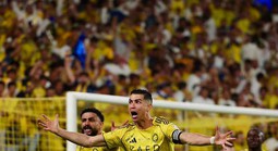 Ronaldo làm nên điều chưa từng có trong lịch sử