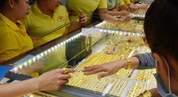 Giá vàng hôm nay 9-5: Tiếp tục sụt giảm