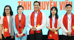 Nhiều nghệ sĩ nổi tiếng tham gia Đội tình nguyện viên của một phường tại TPHCM