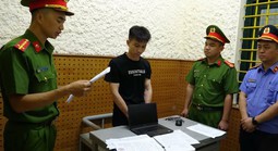 Người đàn ông tự xưng kiến trúc sư, chủ doanh nghiệp gây náo loạn khu chợ