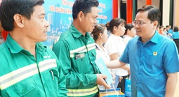 Trao 100 suất quà, hỗ trợ “Mái ấm Công đoàn” cho người lao động Đà Nẵng