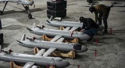 Ukraine tung hàng trăm UAV tấn công hạ tầng dầu mỏ ở Nga