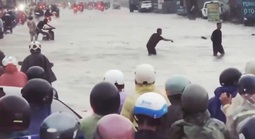 CLIP: Trung tâm TP Đồng Nai ngập sâu sau mưa lớn