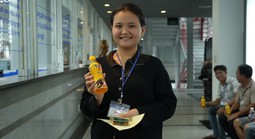 Từ giải thưởng 50 triệu đồng của cô chủ quán trẻ, cả xóm nhỏ miền Tây hào hứng thử vận may mùa hè
