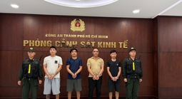 Công an TPHCM bắt 4 người làm giá đỗ sử dụng nước "kẹo"